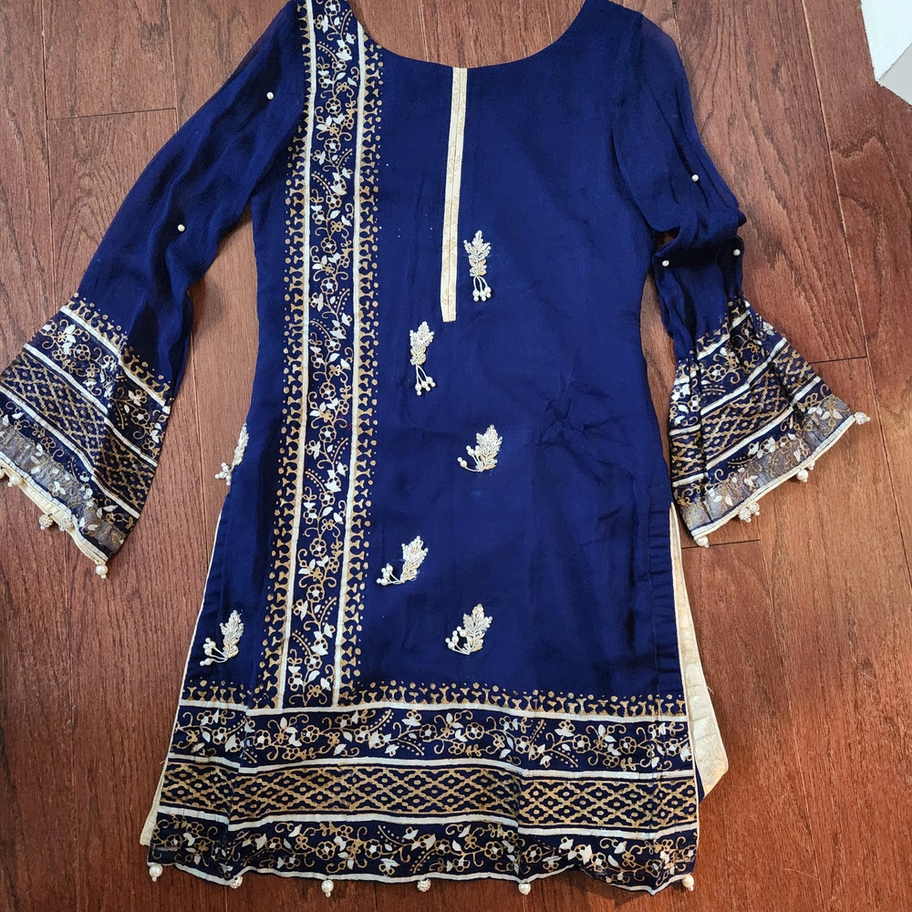 Phatyma Khan Elegant Blue Embroidered Black Print Kurta XS